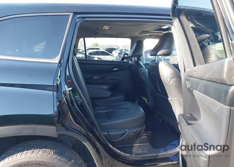 2022 Toyota Highlander Xle z USA, uszkodzony, nr VIN 5TDGZRAH6NS560624